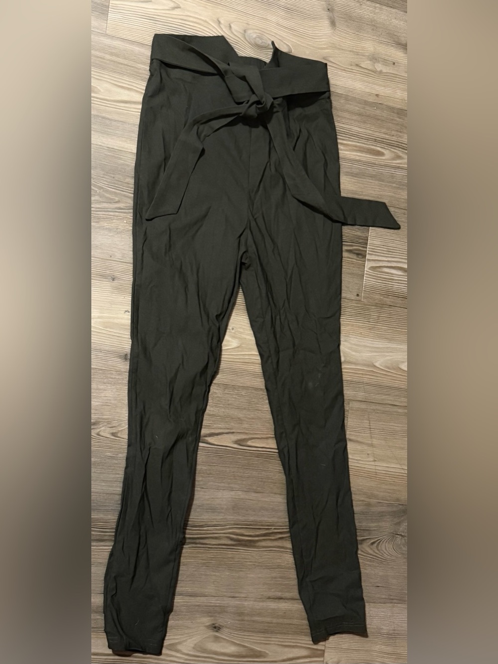 Tie-waist women’s olive green trousers
